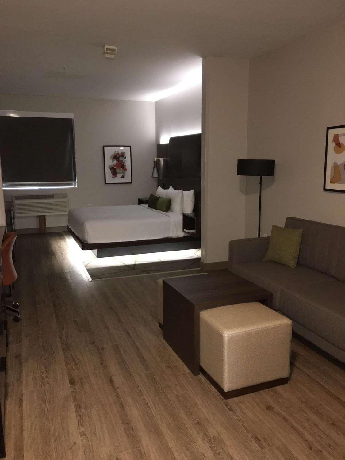 Best Western Plus Riata Brownwood Exterior foto