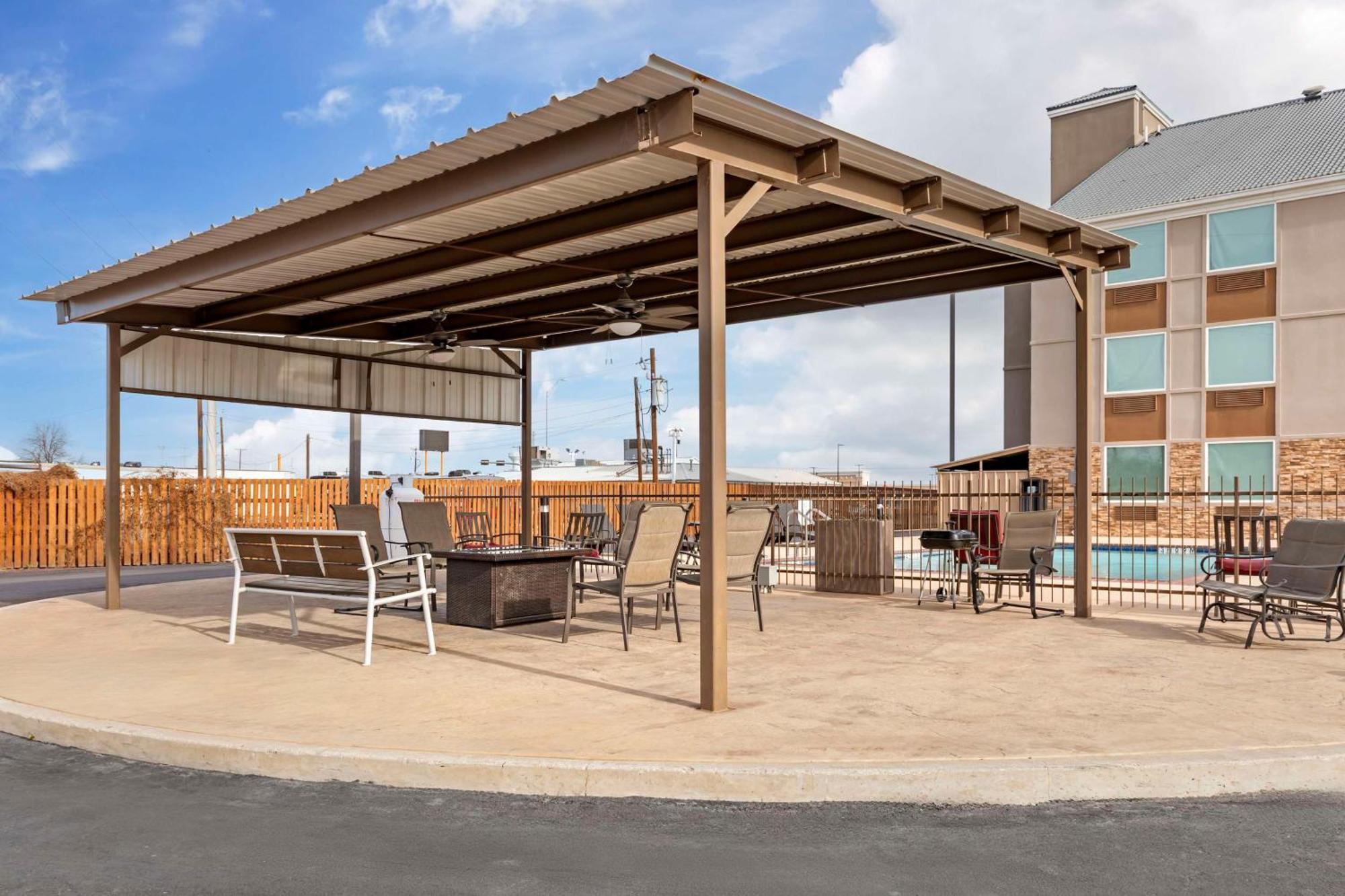 Best Western Plus Riata Brownwood Exterior foto