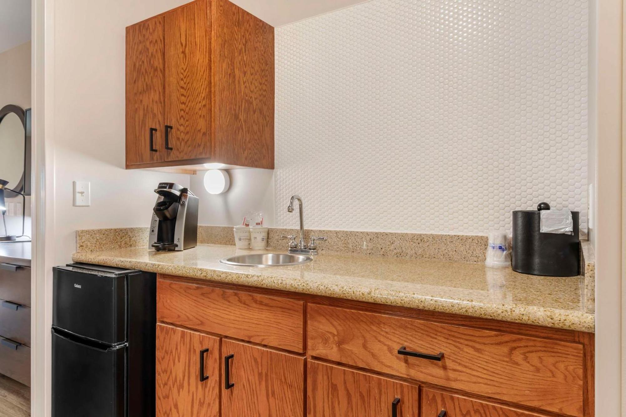 Best Western Plus Riata Brownwood Exterior foto